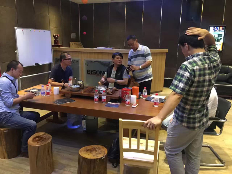  行業(yè)大咖齊聚一禾科技，體驗(yàn)英嘉尼智能影音系統(tǒng) 　