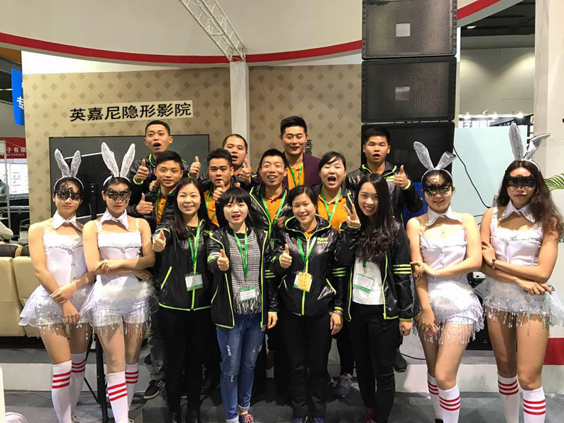 <b>2017廣州國際專業(yè)燈光、音響展第二天，一禾科技展位依舊火爆</b>